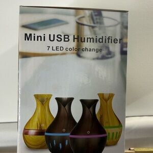 Mini USB Humidifier with 7 LED Color Change - Brown
